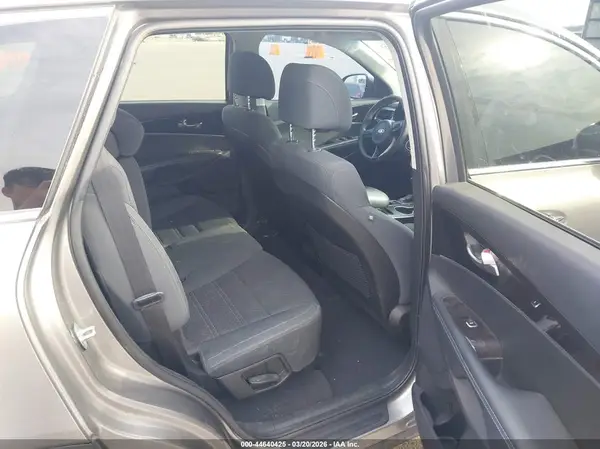 5XYPG4A34HG279744 2017 KIA SORENTO - Image 8