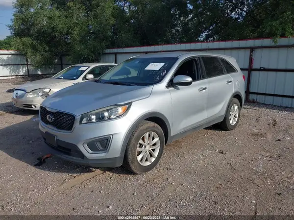 5XYPG4A34HG288797 2017 KIA SORENTO - Image 2