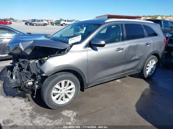5XYPG4A34HG299525 2017 KIA SORENTO - Image 2