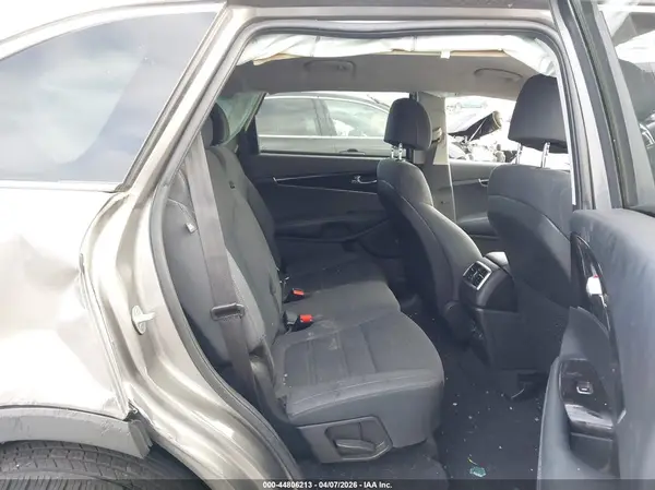 5XYPG4A34HG301838 2017 KIA SORENTO - Image 8