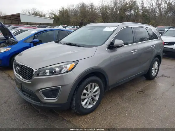 5XYPG4A34HG302570 2017 KIA SORENTO - Image 2