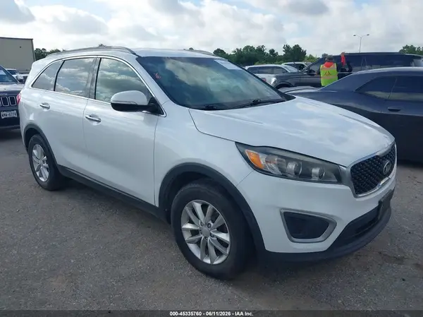 5XYPG4A34HG328988 2017 KIA SORENTO - Image 1