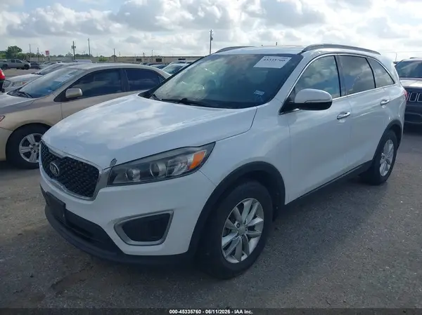5XYPG4A34HG328988 2017 KIA SORENTO - Image 2