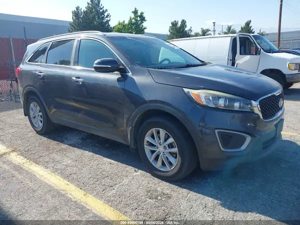 5XYPG4A34JG338975 2018 KIA SORENTO - Image 1