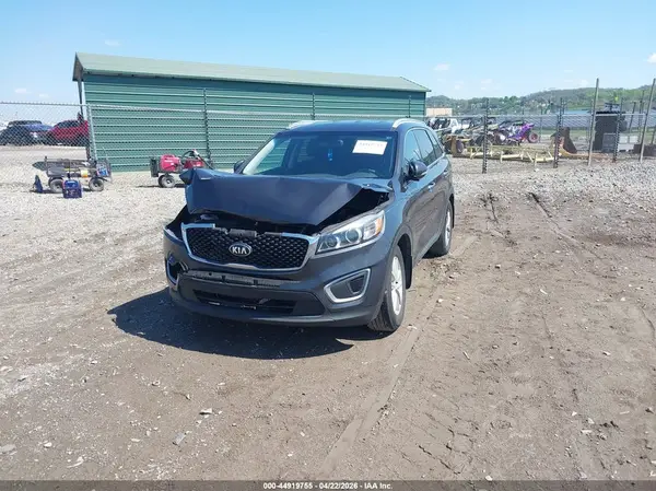 5XYPG4A34JG341262 2018 KIA SORENTO - Image 2