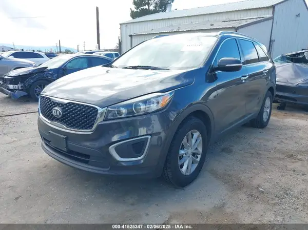 5XYPG4A34JG346607 2018 KIA SORENTO - Image 2
