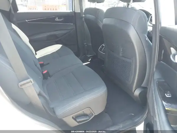 5XYPG4A34JG346901 2018 KIA SORENTO - Image 8