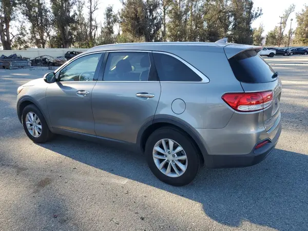 5XYPG4A34JG348132 2018 KIA SORENTO - Image 2