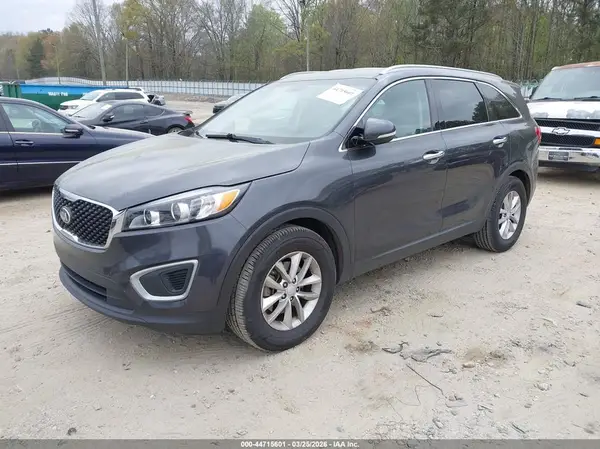 5XYPG4A34JG371717 2018 KIA SORENTO - Image 2
