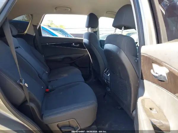 5XYPG4A34JG378876 2018 KIA SORENTO - Image 8