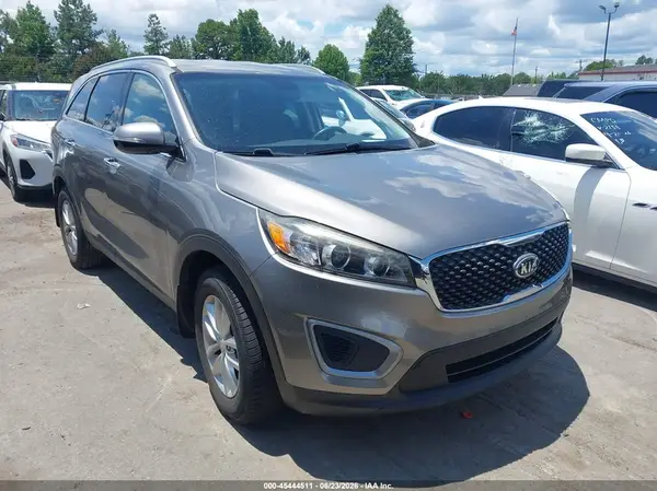 5XYPG4A34JG384077 2018 KIA SORENTO - Image 1