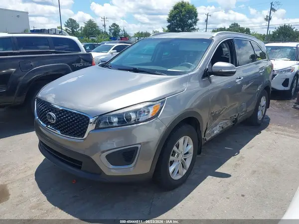 5XYPG4A34JG384077 2018 KIA SORENTO - Image 2