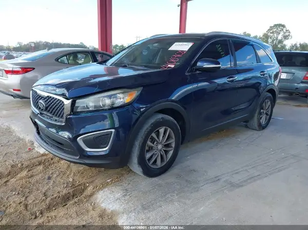 5XYPG4A34JG387688 2018 KIA SORENTO - Image 2
