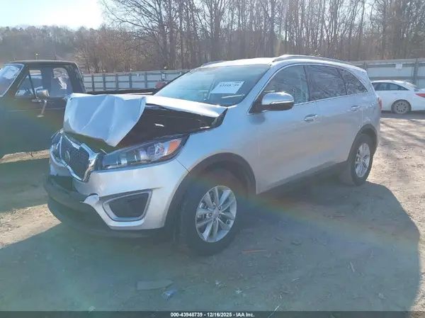 5XYPG4A34JG387822 2018 KIA SORENTO - Image 2