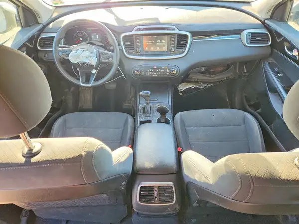5XYPG4A34JG402867 2018 KIA SORENTO - Image 8
