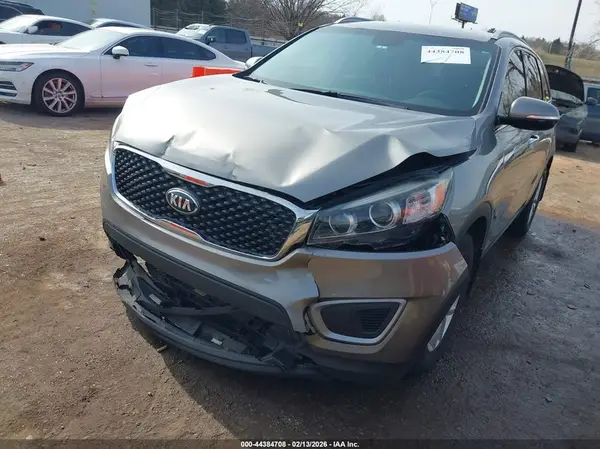 5XYPG4A34JG405302 2018 KIA SORENTO - Image 2
