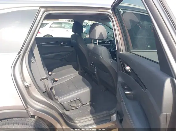 5XYPG4A34JG405302 2018 KIA SORENTO - Image 8