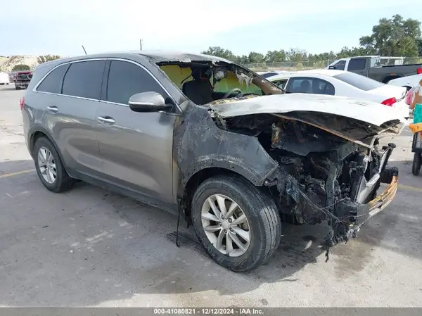 5XYPG4A34JG411049 2018 KIA SORENTO - Image 1