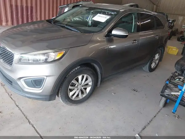 5XYPG4A34JG424674 2018 KIA SORENTO - Image 2