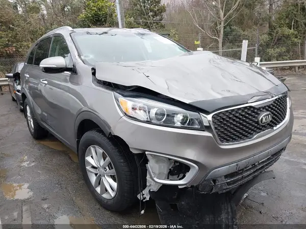 5XYPG4A34JG427297 2018 KIA SORENTO - Image 1