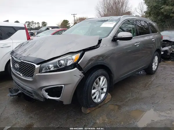 5XYPG4A34JG427297 2018 KIA SORENTO - Image 2