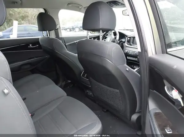 5XYPG4A34JG427297 2018 KIA SORENTO - Image 8