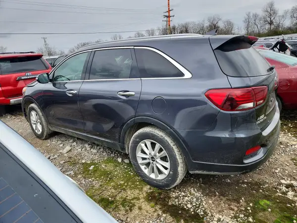 5XYPG4A34KG457952 2019 KIA SORENTO - Image 2
