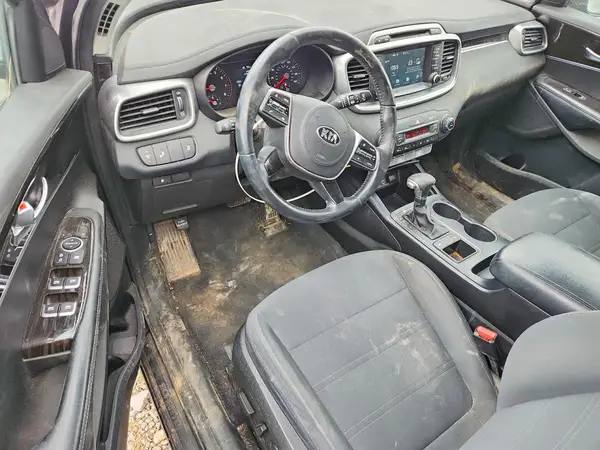 5XYPG4A34KG457952 2019 KIA SORENTO - Image 8