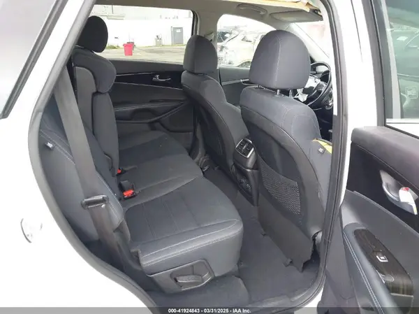 5XYPG4A34KG465212 2019 KIA SORENTO - Image 8