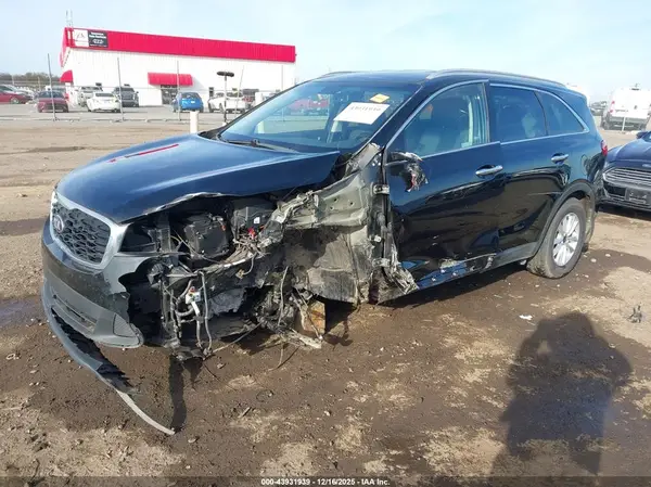 5XYPG4A34KG494824 2019 KIA SORENTO - Image 2