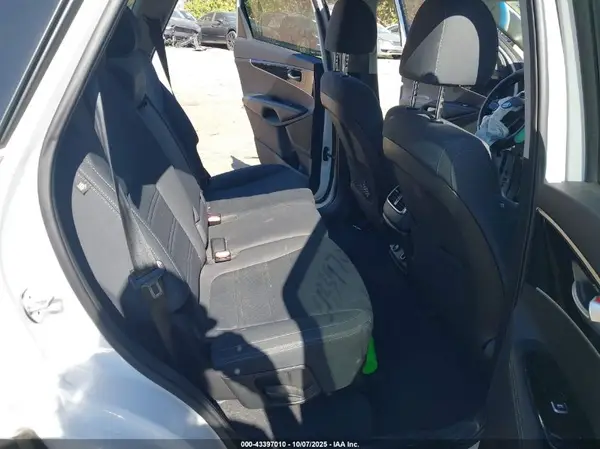 5XYPG4A34KG500878 2019 KIA SORENTO - Image 8
