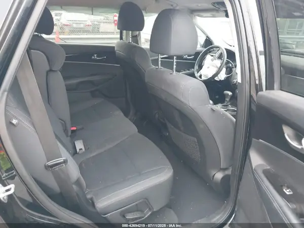 5XYPG4A34KG503070 2019 KIA SORENTO - Image 8