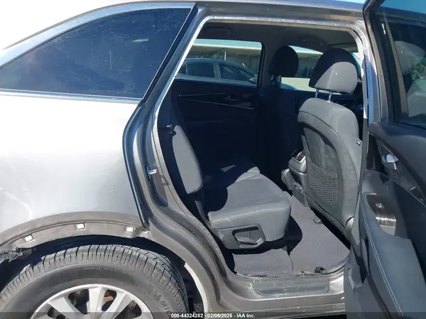 5XYPG4A34KG510892 2019 KIA SORENTO - Image 8