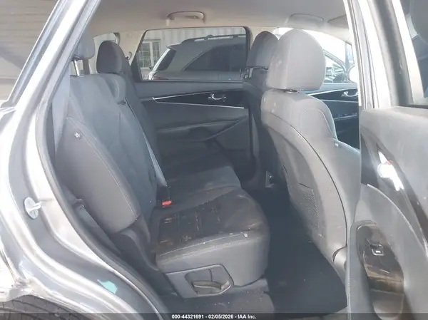 5XYPG4A34KG511525 2019 KIA SORENTO - Image 8