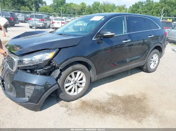 5XYPG4A34KG517695 2019 KIA SORENTO - Image 2
