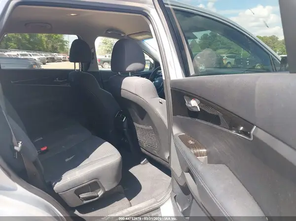 5XYPG4A34KG518457 2019 KIA SORENTO - Image 8
