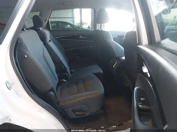 5XYPG4A34KG537767 2019 KIA SORENTO - Image 8