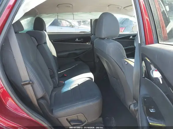 5XYPG4A34KG539079 2019 KIA SORENTO - Image 8