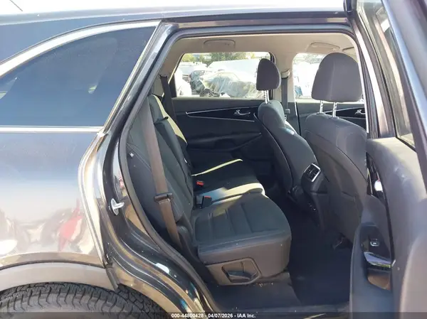 5XYPG4A34KG541009 2019 KIA SORENTO - Image 8