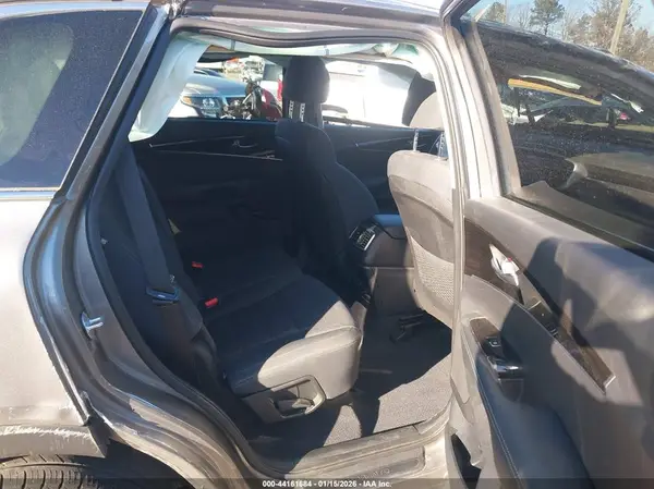 5XYPG4A34KG545657 2019 KIA SORENTO - Image 8