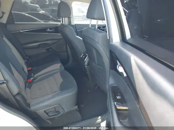 5XYPG4A34KG554021 2019 KIA SORENTO - Image 8