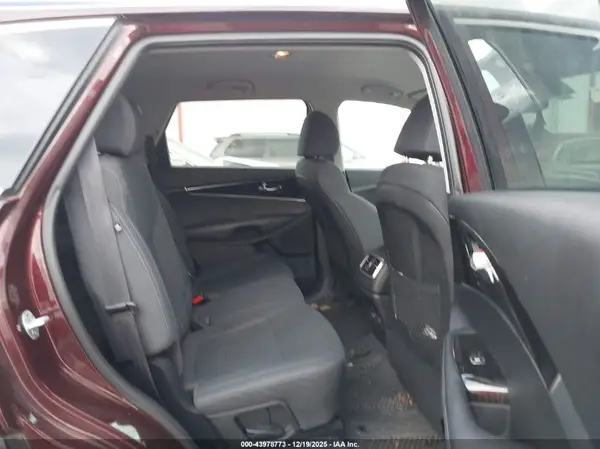 5XYPG4A34KG560613 2019 KIA SORENTO - Image 8