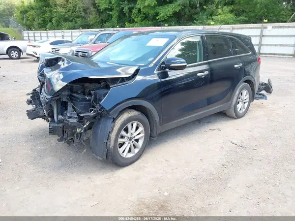 5XYPG4A34KG568064 2019 KIA SORENTO - Image 2