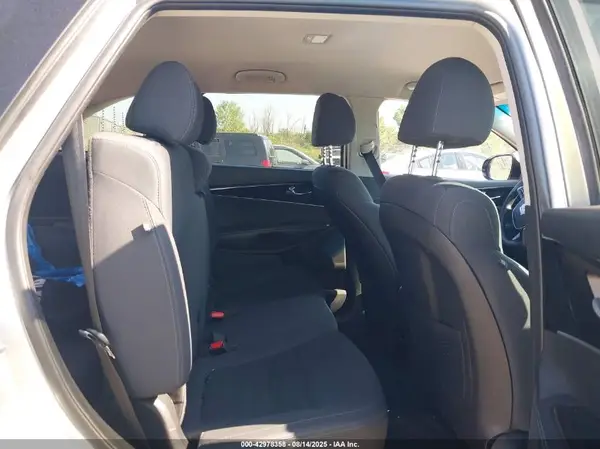 5XYPG4A34KG568243 2019 KIA SORENTO - Image 8