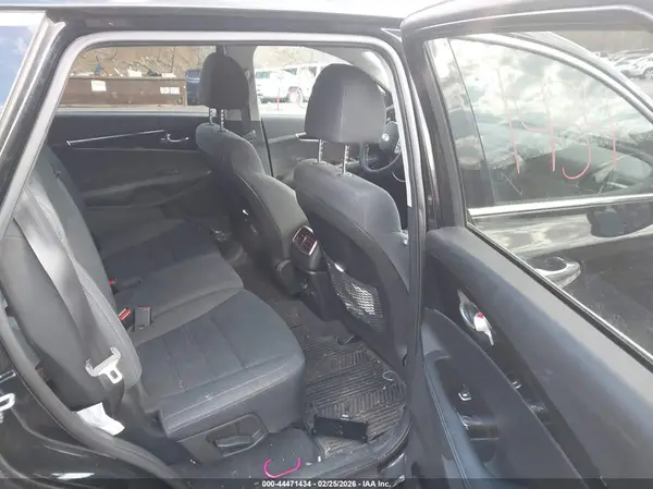 5XYPG4A34KG569618 2019 KIA SORENTO - Image 8