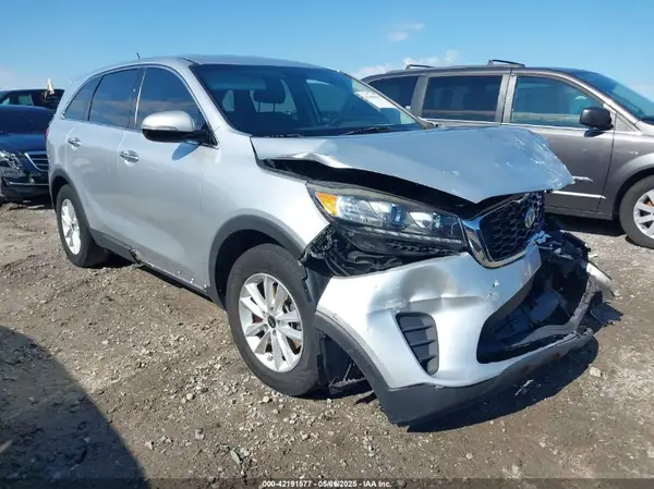 5XYPG4A34KG574303 2019 KIA SORENTO - Image 1