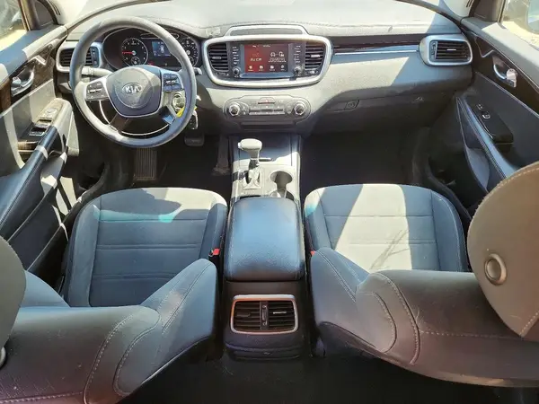 5XYPG4A34KG583857 2019 KIA SORENTO - Image 8