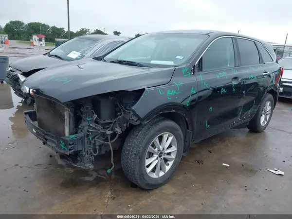 5XYPG4A34KG592509 2019 KIA SORENTO - Image 2