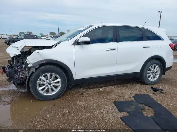 5XYPG4A34KG599895 2019 KIA SORENTO - Image 2