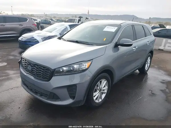 5XYPG4A34KG605467 2019 KIA SORENTO - Image 2